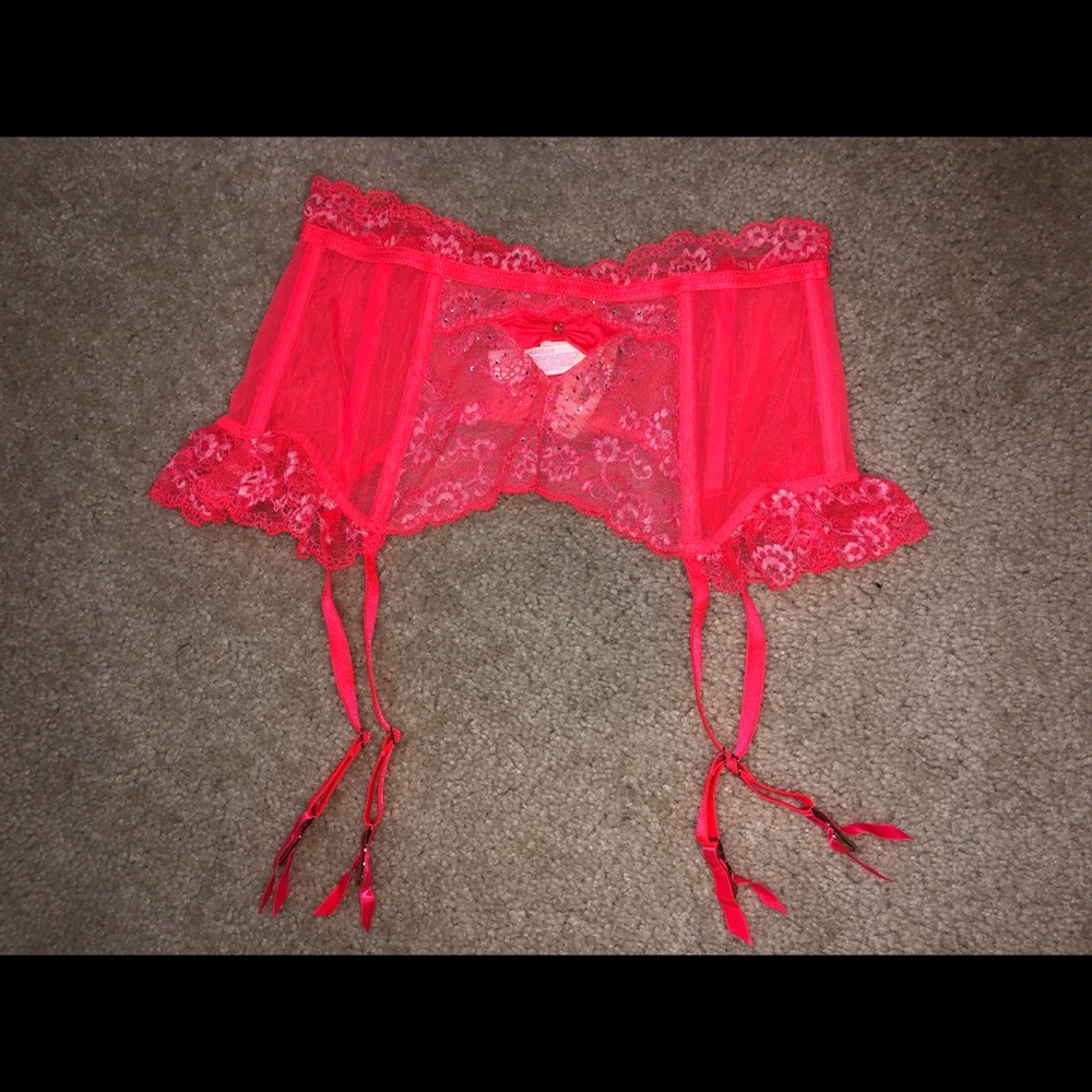 NWT Victoria's Secret Garter Belt M